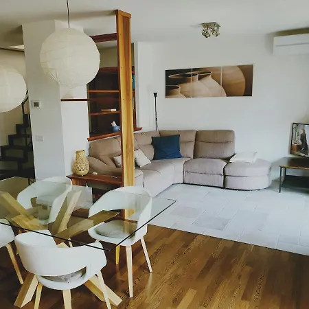 Grand Duplex Lumineux A 2 Pas Du Centre Appartamento